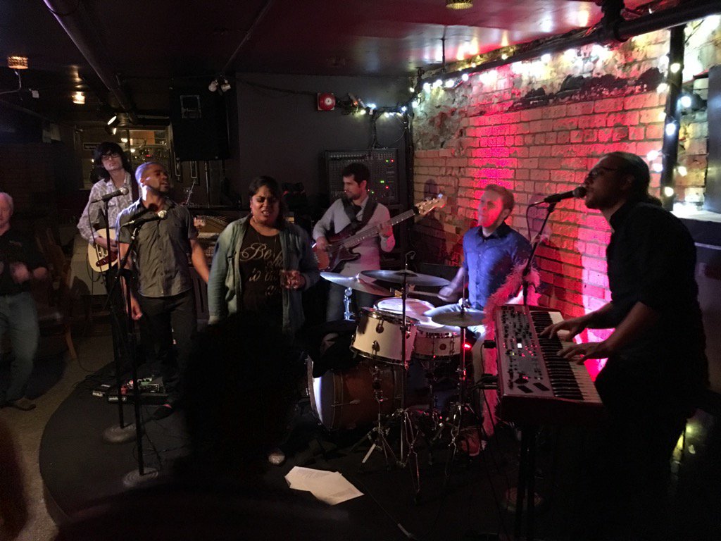 geoff__o's tweet photo. More #LinuxCon After party At the @reservoirlounge https://t.co/A4boD081d3