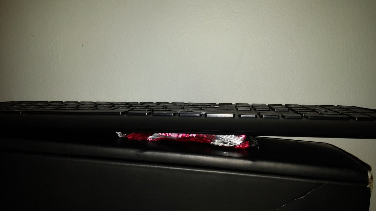 MatMadMate's tweet image. See I was hiding chocolate like a master 😄😄 #highlogic