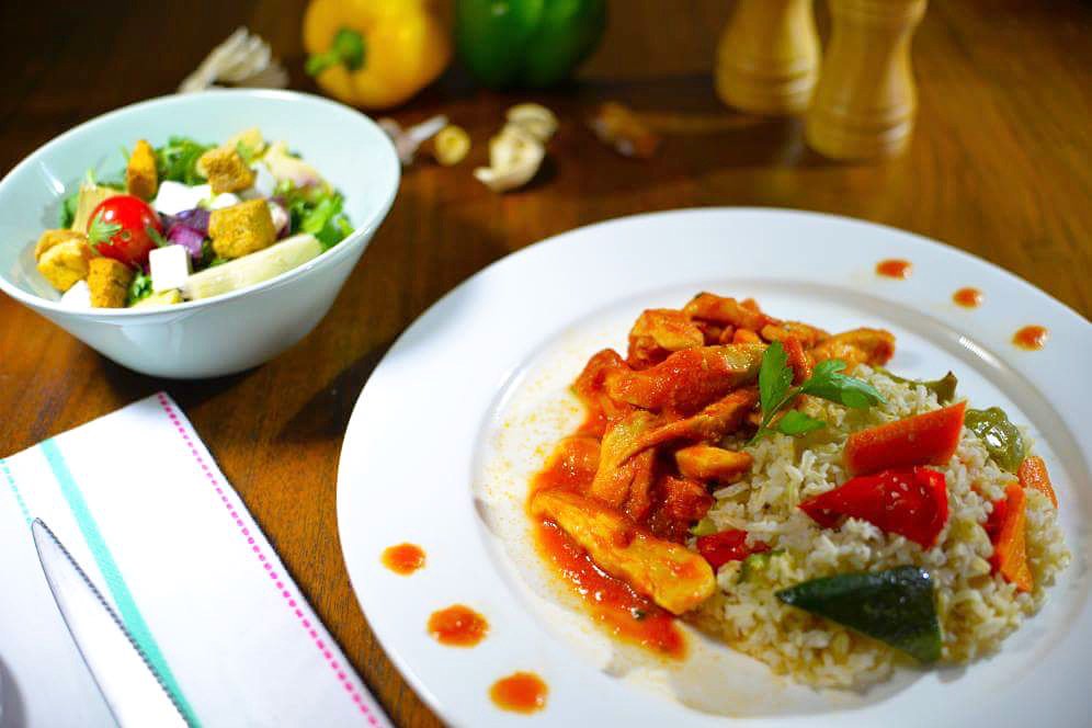 HealthFactoryAE's tweet image. Don't feel like #cooking sometimes? 😒We bring #homemade flavors right to your doorstep! 7 meals/day, 6 days a week!