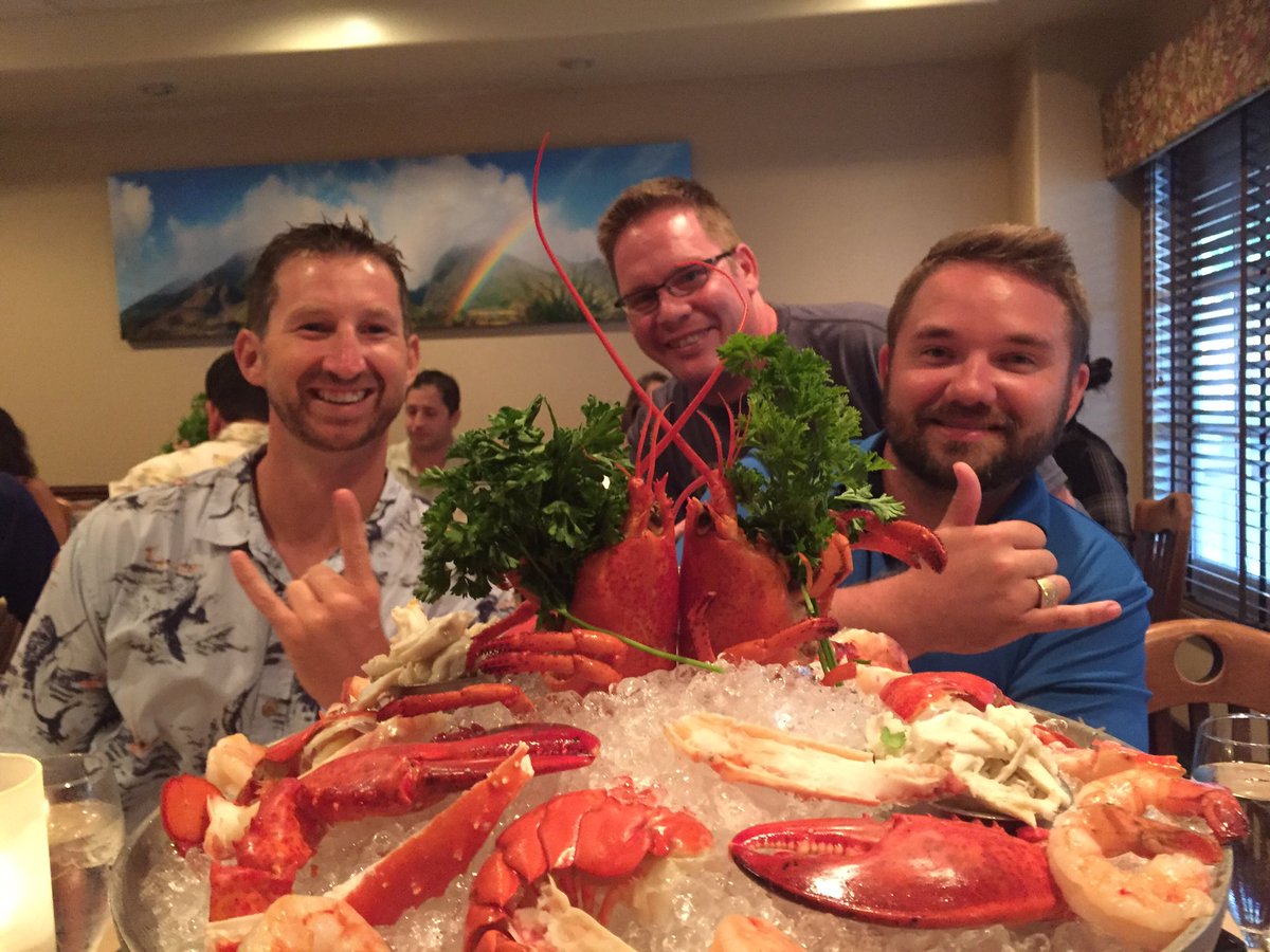 Foe_Shannon's tweet photo. One heck of a #High5Club Seafood Spread. #Beautiful https://t.co/Yo7CxwnvUn