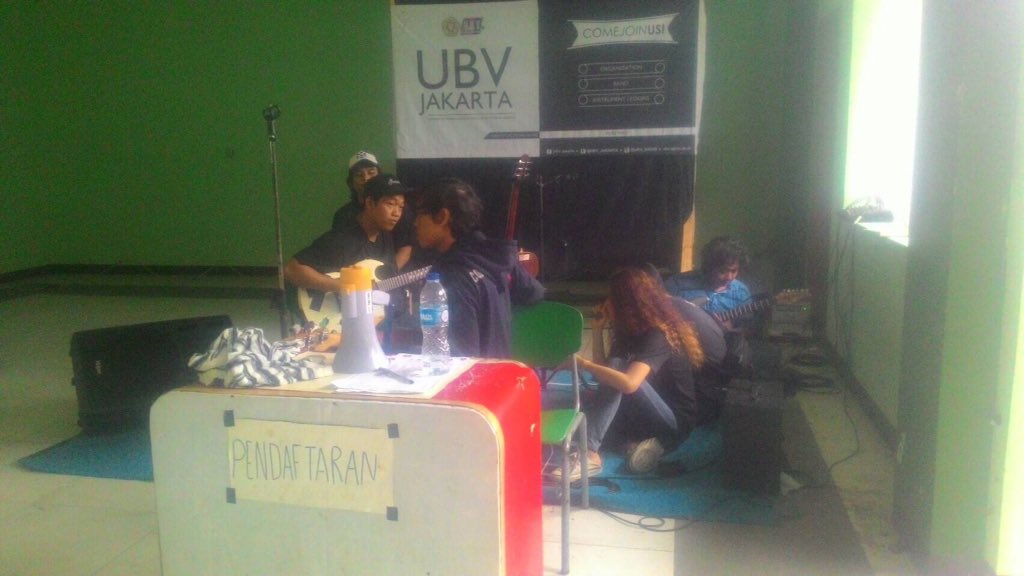 Selamat siang! Hari ini UBV buka stand pendaftaran di Aula bersama yuk daftarkan diri kalian😊
#kreatifitastanpabatas