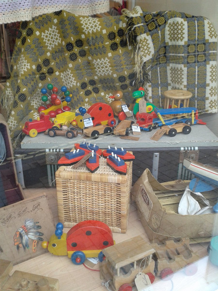 SPHNailsea's tweet photo. Lots of #vintagetoys in the window today. Come and take a look, they are selling fast. https://t.co/f5kwQyFzk4