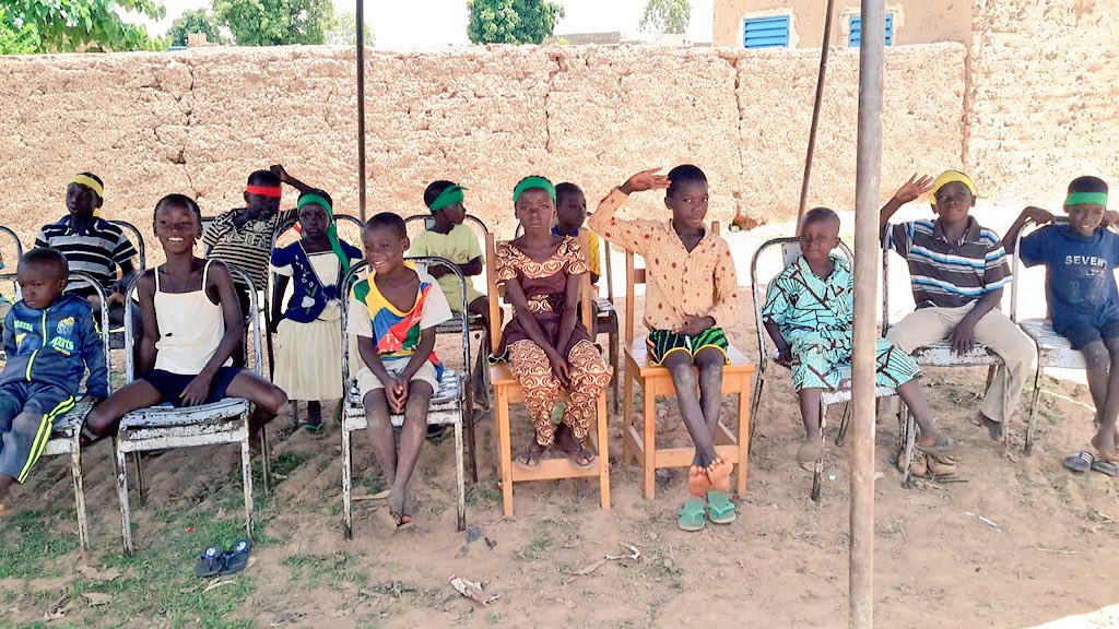 Au Burkina Nos futurs leaders se préparent deja pour prendre la relève. 😊 
#RebrandingBurkina