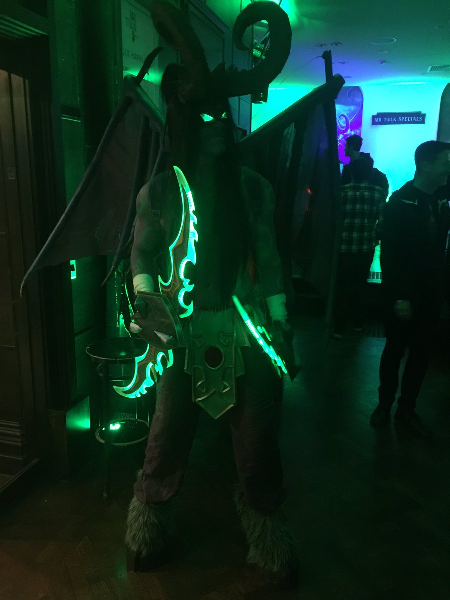 cinder_tweets's tweet photo. The cosplay tonight was AMAZING. #ANZLegion https://t.co/UWSuoCiyqF