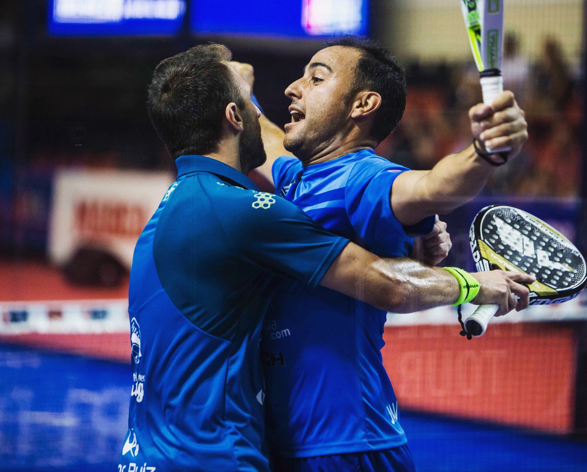 fotopadellive's tweet photo. Mucho es lo que están jugando Limones y Ruiz que ganaron a Quiles-Concepciòn en un duro partido por 7-5/3-6/6-4 https://t.co/cbsR6IBo6W