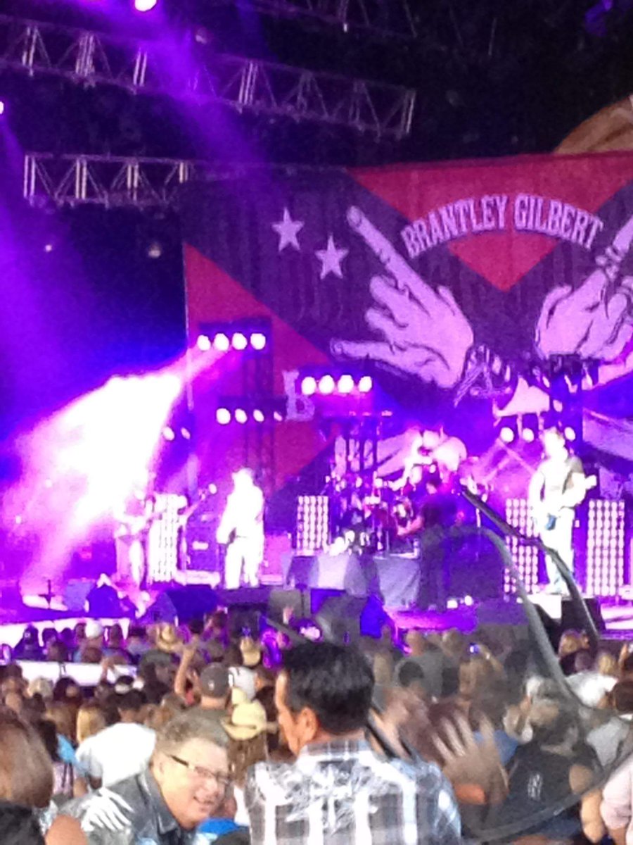 Nikki_Houston26's tweet photo. 4 years ago today I was rockin with @BrantleyGilbert tonight I'll be rocking again with @BRIANDAVISLIVE #GunsNRoses https://t.co/H5QDLzH8V6