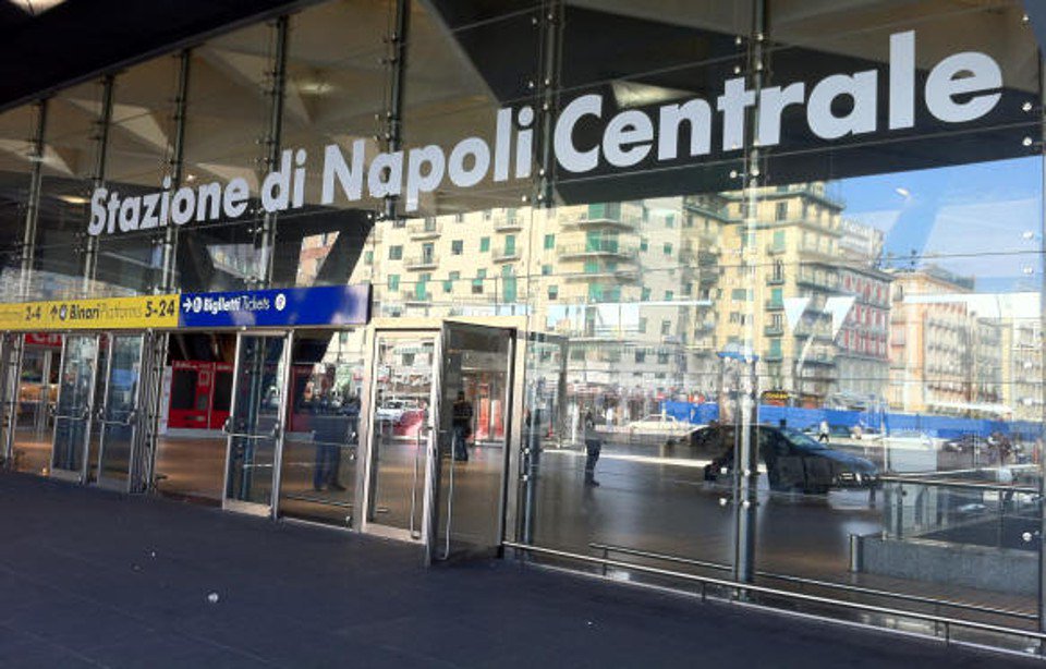 Sitabusit's tweet photo. Stazione di Napoli Centrale https://t.co/c8sc4KgkvI https://t.co/Im0dybtgsR