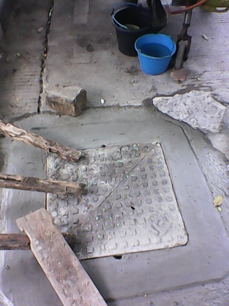 jongeduar's tweet photo. trima kasih saluran air kotor yg terletak di depan smk targan pah sudah baik @PRFMnews @kec_cibkidul @ridwankamil https://t.co/YZSCTgrnWS
