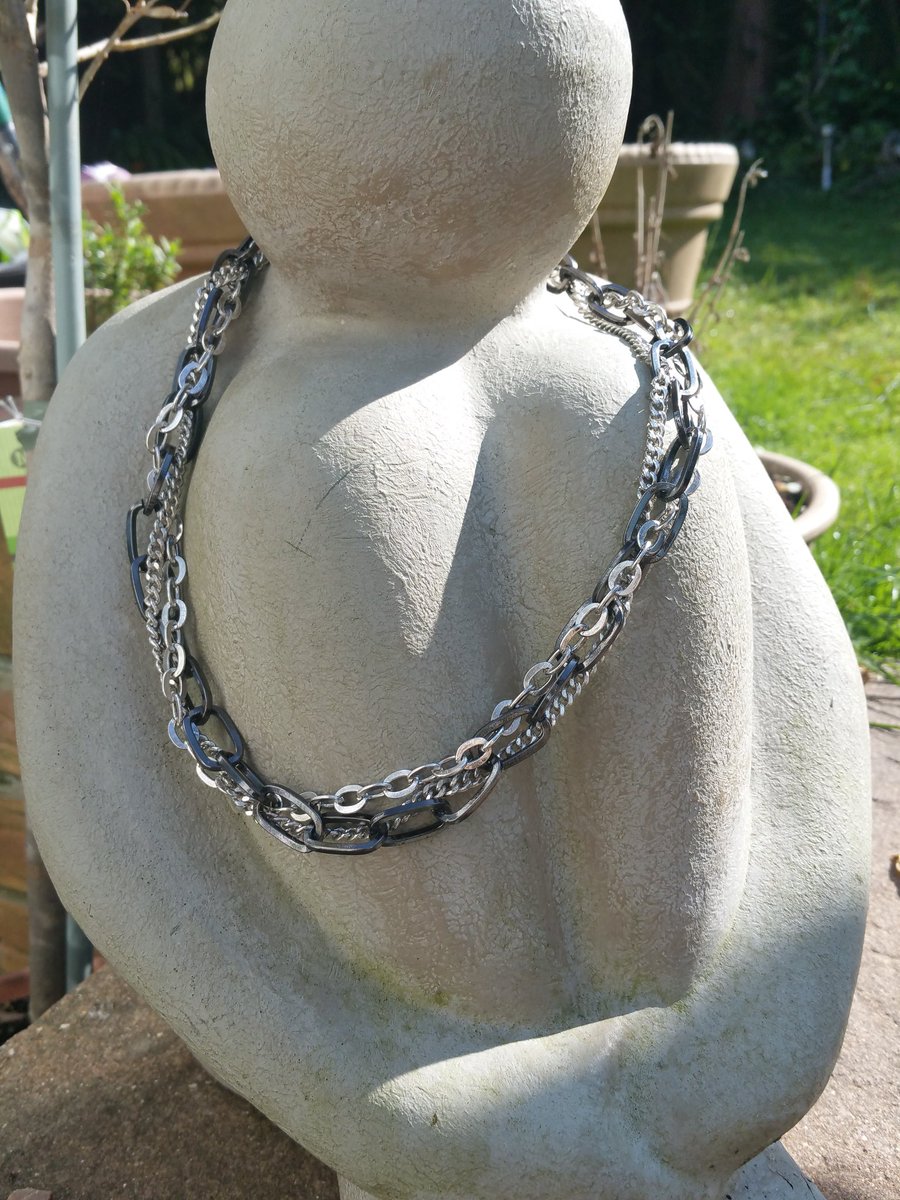 SwinkysTreasure's tweet photo. Ending today gorgeous FCUK necklace just £7.49  https://t.co/VgAeVGx5yQ Rrp of  £15 bid now! https://t.co/ezYdnM3gKB