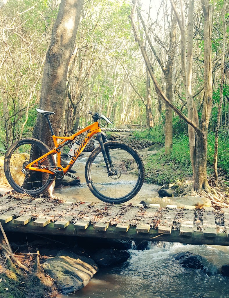 ReghardRoets111's tweet photo. Riding in paradise! @ConceptBallito @SpecializedZA @HollaTrailsNic @Holla_Trails  #yourrideyourrules https://t.co/ylfgAtRqsi