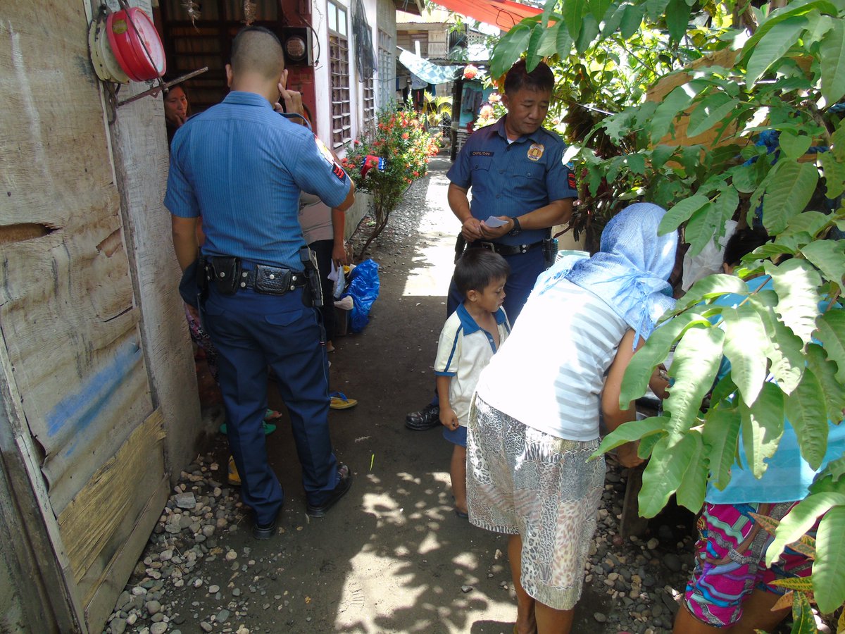 malapatanpnp's tweet photo. House to House Visitation at Juanico Ville Extnsn, Brgy Lun Padidu, Malapatan Sar Prov
#Aug252016 https://t.co/2RdJOzKxYY