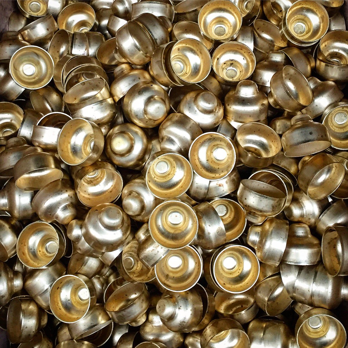 BarrowDesigns's tweet photo. Brass lamp holders ready for moulding at the family run S Lilley &amp; Sons factory in Birmingham, founded in 1840. https://t.co/WtOTLnDJ6U