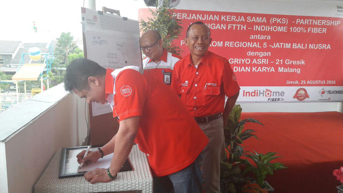 Vivivina7's tweet photo. @parwi66 
@_funtastic5_
#TelkomFuntastic5
#GEMATREG5
#gemaupdate Kunjungan Dirkons di GEMA pelaks #mou dg Developer https://t.co/eU4twTqZDC