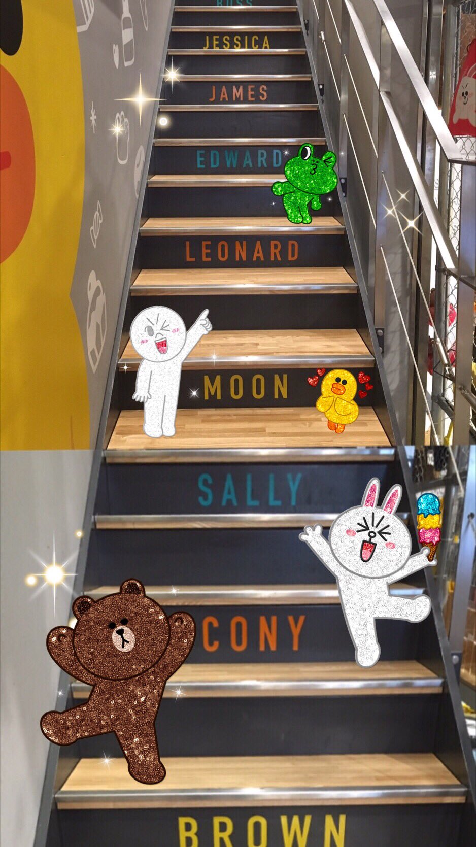 Line Friends Store福岡 みんながさりげなく上っとる階段 実はキャラクターの名前が書いてあるんよ みんなはキャラクターの顔と名前が一致してるかな Lineフレンズ 階段 文字を見すぎて こけないように 気をつけてね T Co