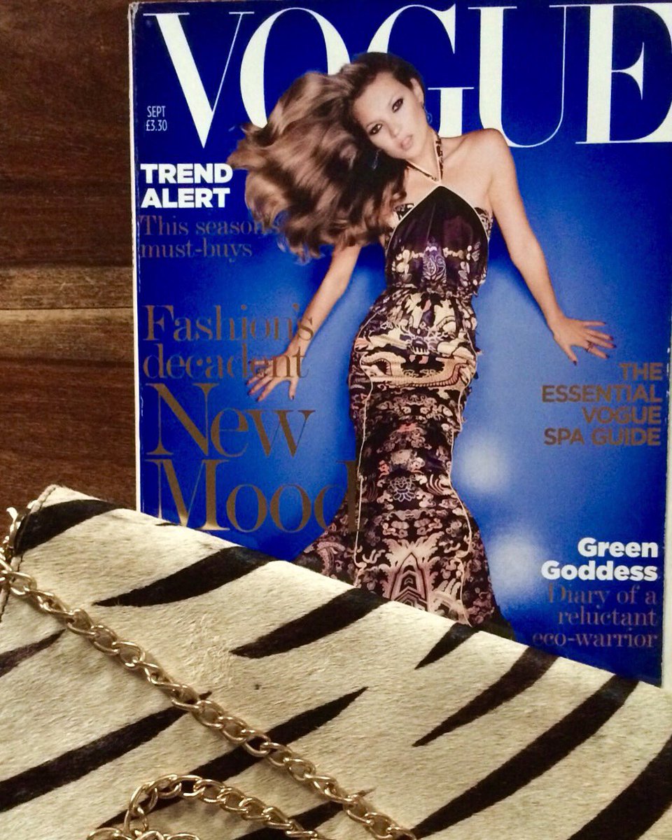 TheFoundryDsign's tweet photo. Thursday's inspiration 💙 #katemossvogue #katemoss #britishvogue #vogue100 #thursday #tbt #trendalert #zebra #print https://t.co/25mmXOkx7f