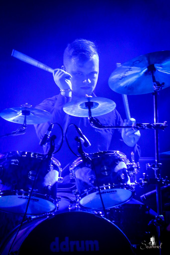 TezauraOfficial's tweet photo. Deep in blue! Our drummer @HorakPlacas in #sonocentrum. It was on of the best shows ever! <3 https://t.co/H0YuFTTQ4w