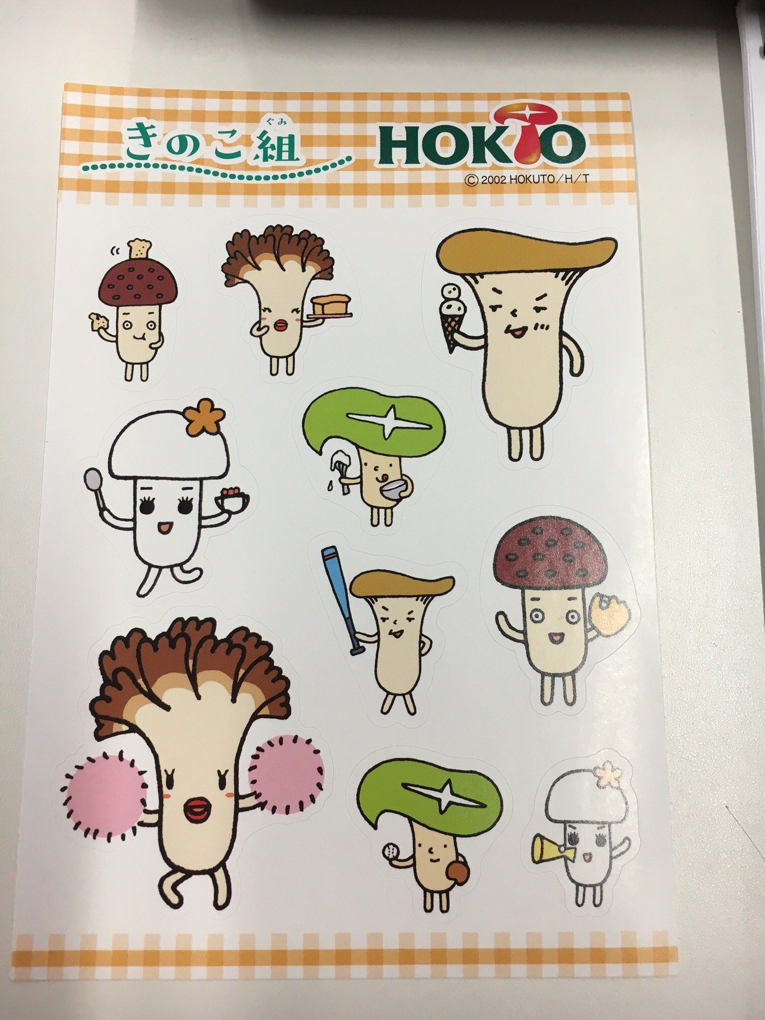 さくらしめじ おふぃしゃる 8 28 日 の軽井沢 きのこパワーで夏美人 きのこメニューフェア に お越しいただいたみなさまに なんとホクトさんからステッカーがもらえちゃうとのこと そして会場には あのブナシメジくんやブナピーちゃんが