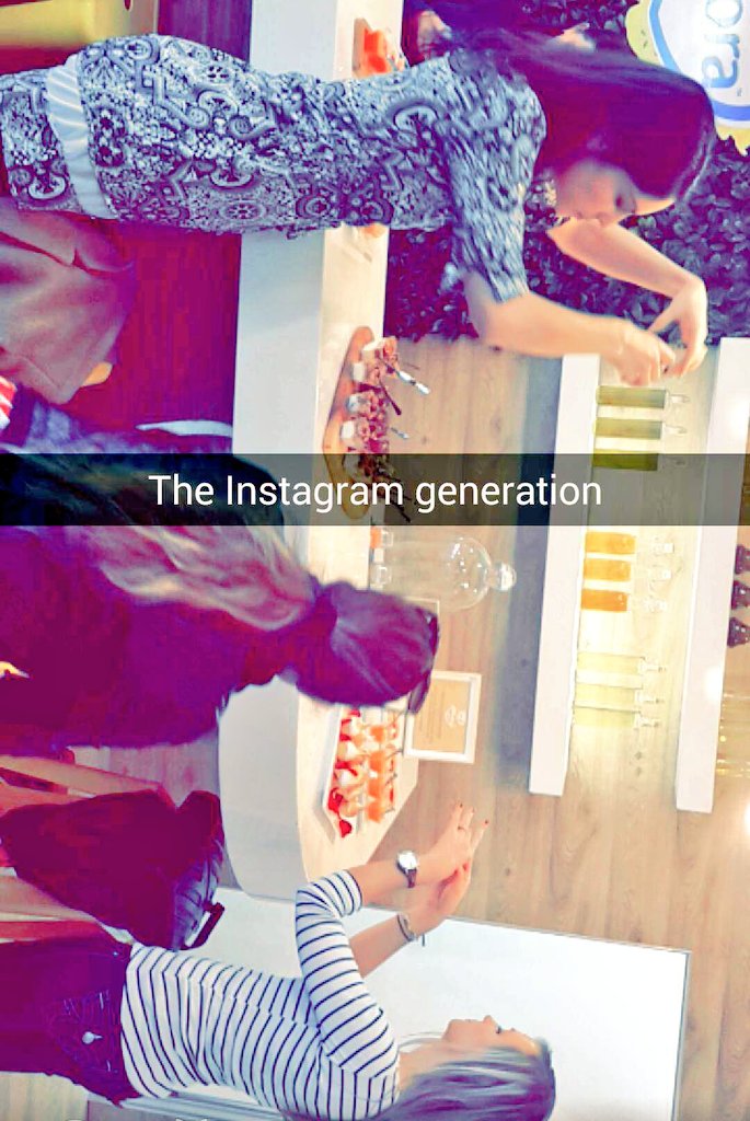 caxmag's tweet photo. The #DigiDivas at the #FloraBlendBar ... Ladies, you need to eat the food ... its healthy and delicious https://t.co/vPXgHHsX77