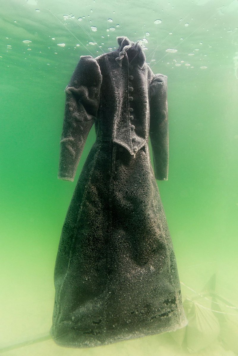 amarinworldnews's tweet photo. ภาพพิสูจน์ความเค็มของทะเล Dead Sea ชุดที่เห็นอยู่นี้ถูกแช่อยู่ในทะเลนานถึง 2 ปี #sigalitlandau https://t.co/DtJ9hm4X2h