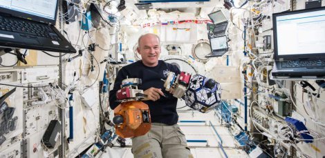 GallarottiA's tweet photo. Le «papy astronaute» bat un record américain
 https://t.co/TrkulthDbF https://t.co/ooGoBPkZkk