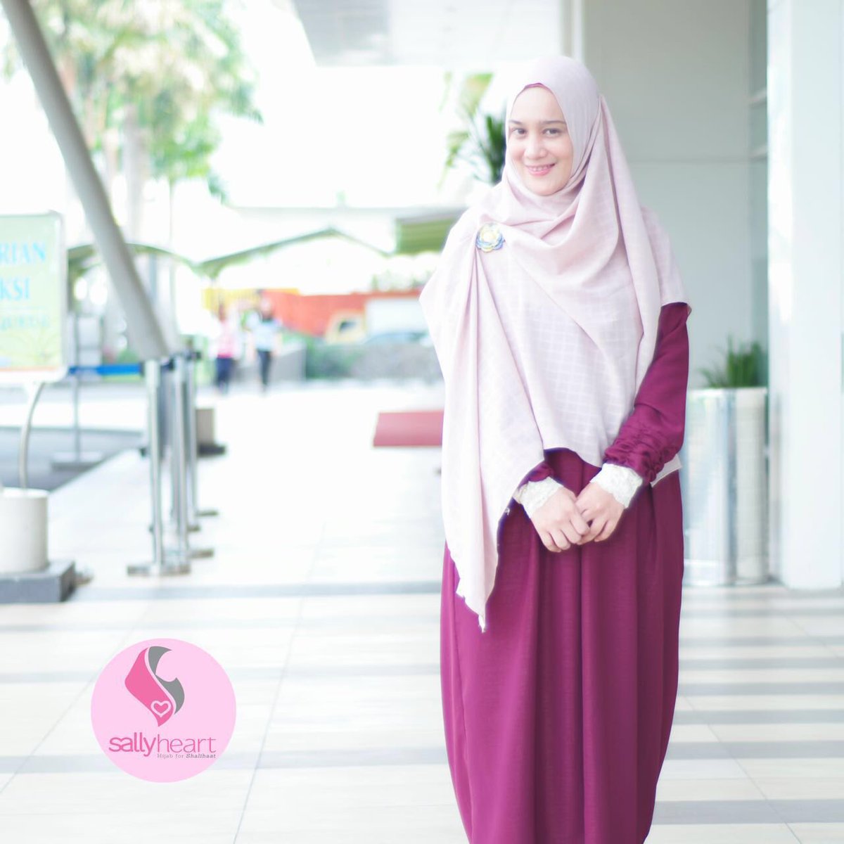 On Pict #GamisShabila Maroon 😍
Tersedia 4 pilihan warna : maroon, hitam, salem dan ungu.

Info order 0857.1196.1196