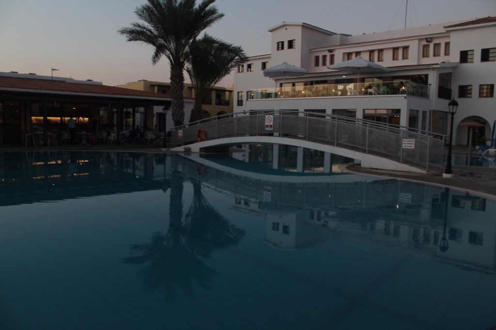 KEFALOSCYPRUS's tweet image. Looking forward to welcoming you here! #kefalosbeach #poolbynight