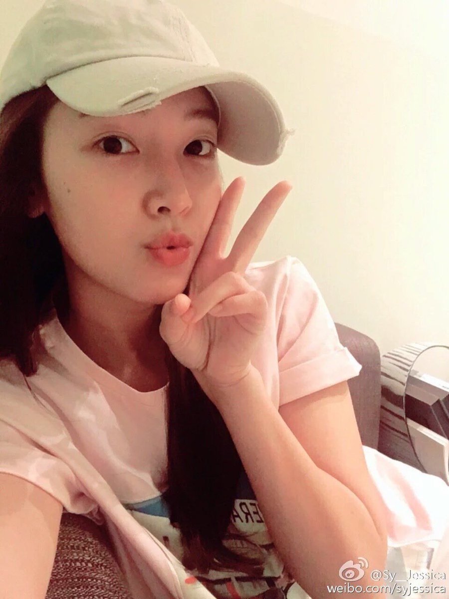 Always_One_2122's tweet photo. [SICABO] 160825 Sica updated: How are you doing these days? Happy Thursday 😘✌️ 
Link: https://t.co/KgpkFSHDD7 https://t.co/PaMLvySsOm