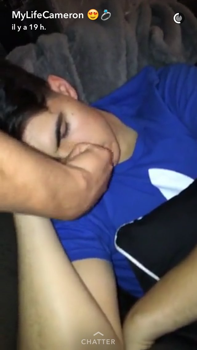 IdkButMe_'s tweet photo. @christiand ils sont méchants 😕💕
Je t'aime fort ⚡️ https://t.co/3aw9KD3M32