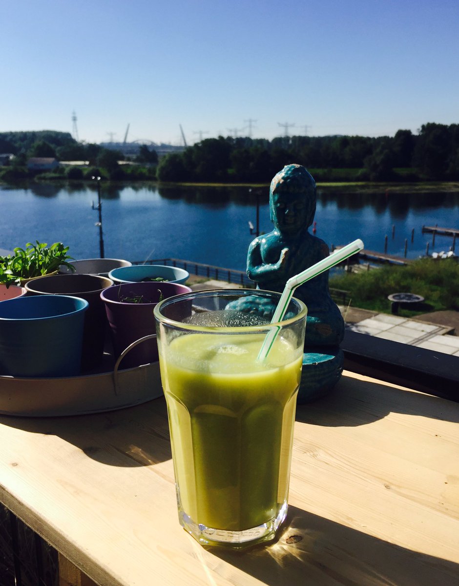 M'n favoriet uit #marocco maar weer eens gemaakt! #Sinaasappel #avocado #juice #healthy