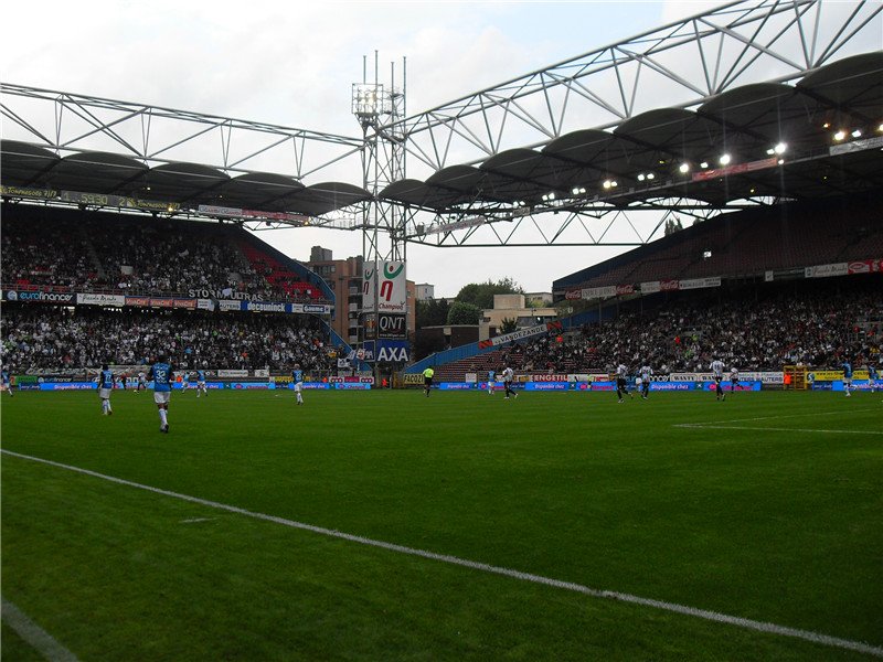 EsdlumenLED's tweet image. Soccer Stadium LED Display led Sign Sport Advertising #LEDBanner Arena #Perimeterledscreen.