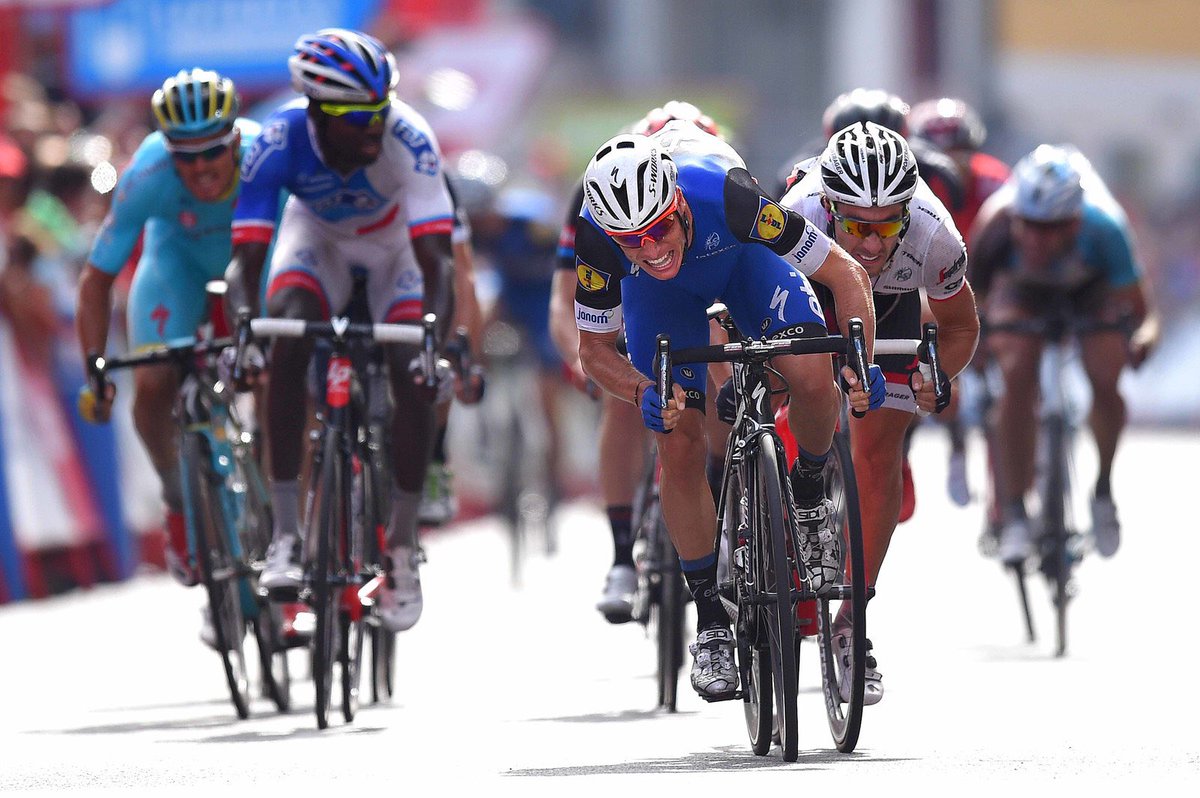 soudalquickstep's tweet image. Great teamwork+world class lead-out+perfect sprint=Win no 44 of the year: etixx-quickstep.com/en/news/detail… @TDWsport #LV2016