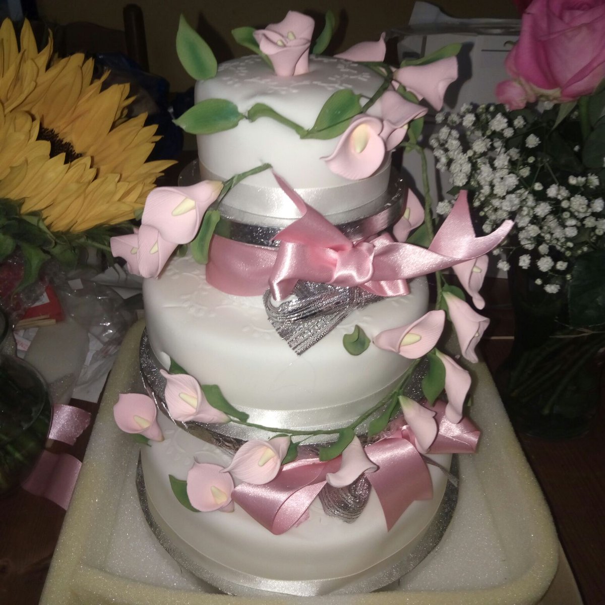 FrenchDelices's tweet photo. ORDER YOUR WEDDING CAKES FROM US https://t.co/RSmVZRx6iX