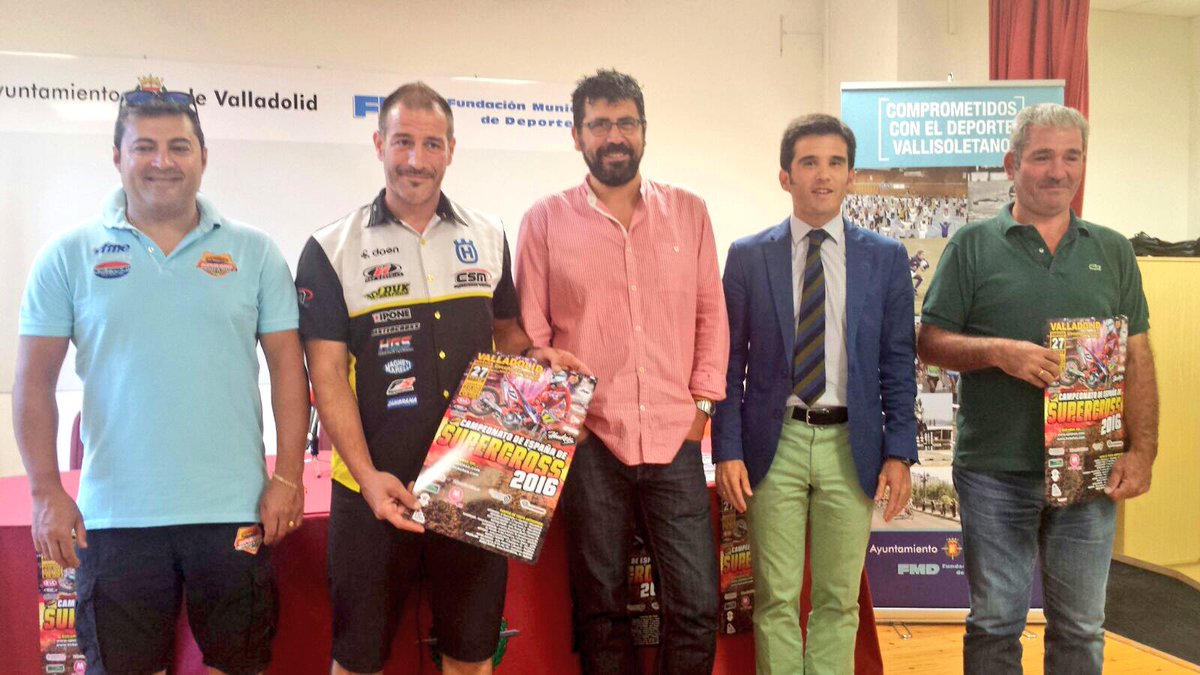 AyuntamientoVLL's tweet photo. .@alberbustos presenta #CampeonatoEspaña #Supercross2016 q se celebra junto a #EstadioJoséZorrilla, el sábado #27ago https://t.co/I9qkpG2rwc