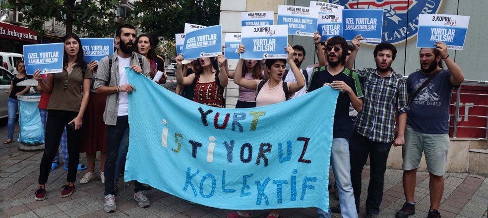 cumhuriyetgzt1's tweet photo. Öğrencilerden KYK'ye yurt tepkisi: Cemaatlere mecbur bırakılıyoruz 

https://t.co/QQOJ3emxzV https://t.co/oilEl5wgLj