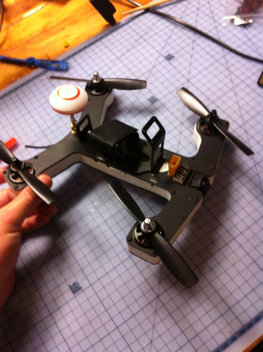 looks like a flying ice-cream sandwich. feels stronger than I would have originally thought.