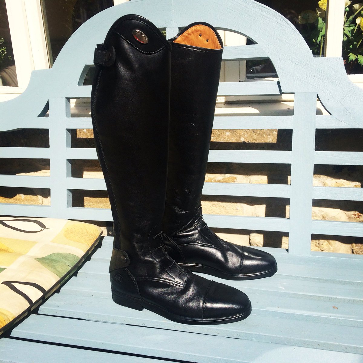 haanncarr's tweet photo. YYAAAAYYY they have arrived and are even more beautiful in the flesh @ParlantiBoots #NewLifeNewBoots https://t.co/mIxHi0eVhI