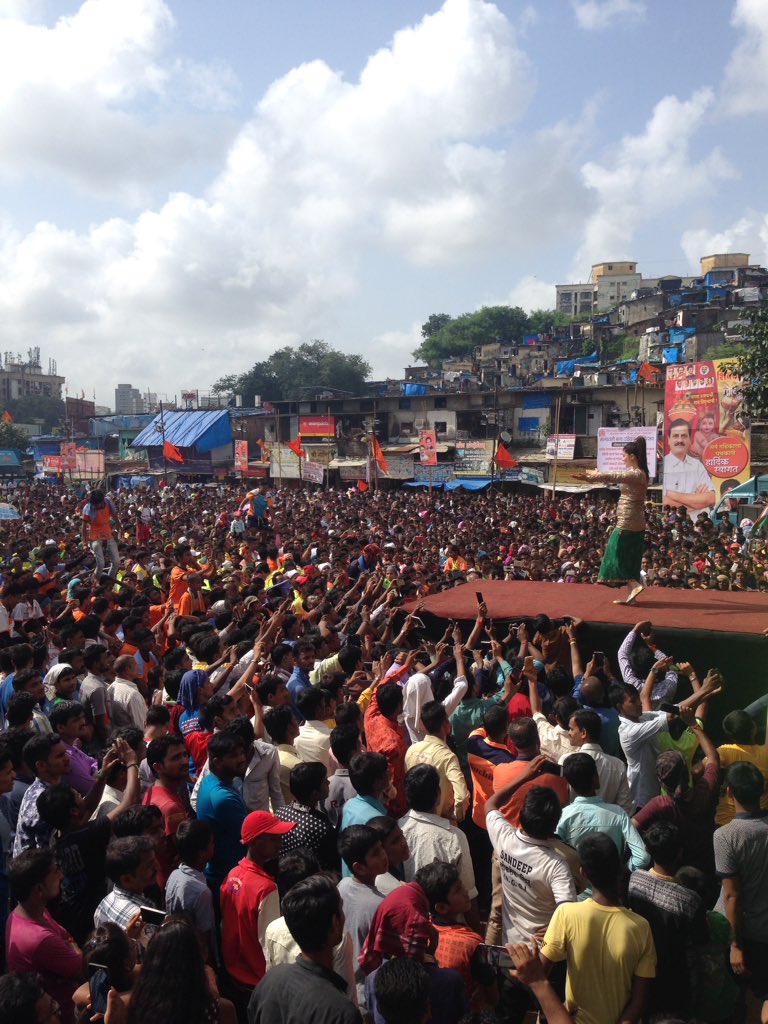 Jordaar entertainment at ShivSena's #DahiHandi at Devi Pada Borivali  #Mumbai