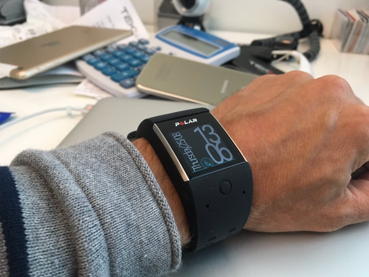 #Polar-ukkeli <a href="/villeuronen/">Ville Uronen</a> toi tuliaisia <a href="/Teknavi/">Teknavi</a>-konttorille. Testiin #PolarM600. #urheilukello #rannesyke