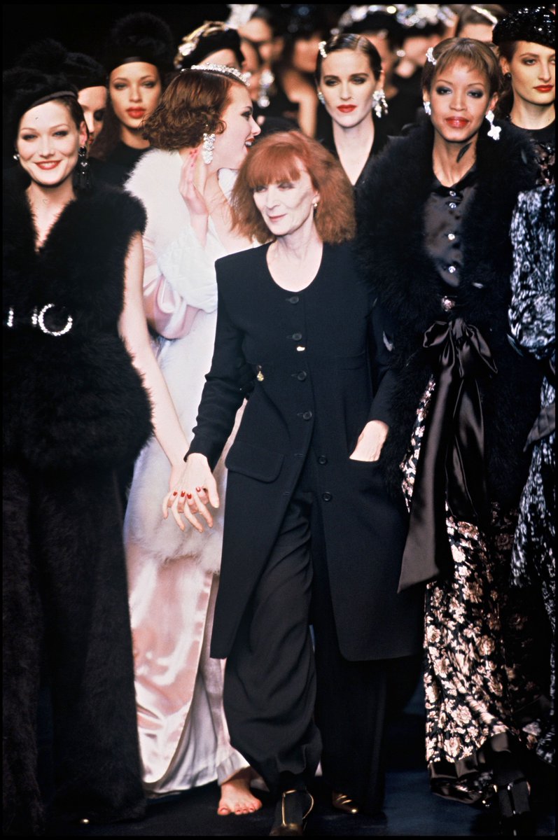 LookDeiVip's tweet photo. #SoniaRykiel è scomparsa😢
Il nostro addio alla Regina del Tricot!
https://t.co/PBHU5QYKfG https://t.co/ZKcMc4Yaft