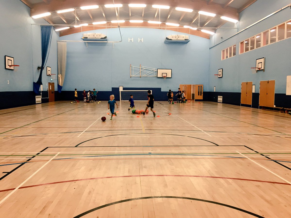 This morning's introductory game of Robin Hood at Chesterton SS ⚽️⚽️
