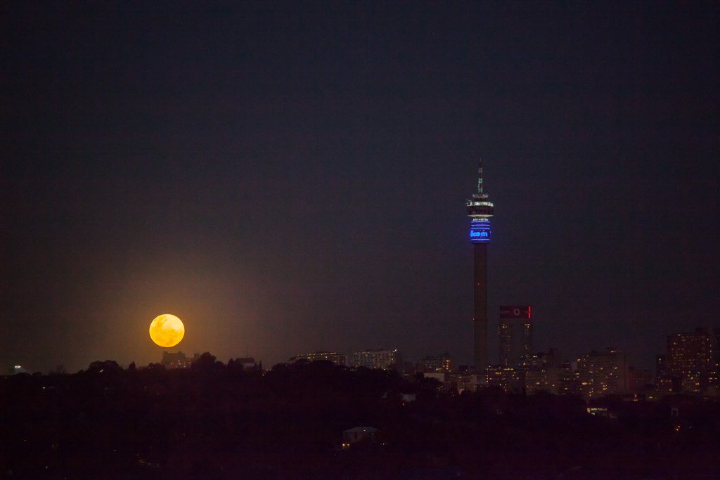 DanielBorn's tweet image. Supermoon danborn.wordpress.com/2016/08/25/sup…