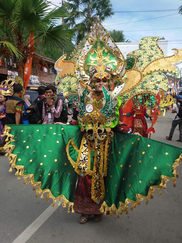 MinangOfficial's tweet photo. Sawahlunto Songket International Carnival 2016
#PesonaIndonesia
#sumbarrancak
#exploreminang
Foto: Yervi Hesna https://t.co/bQcmj01Hz5