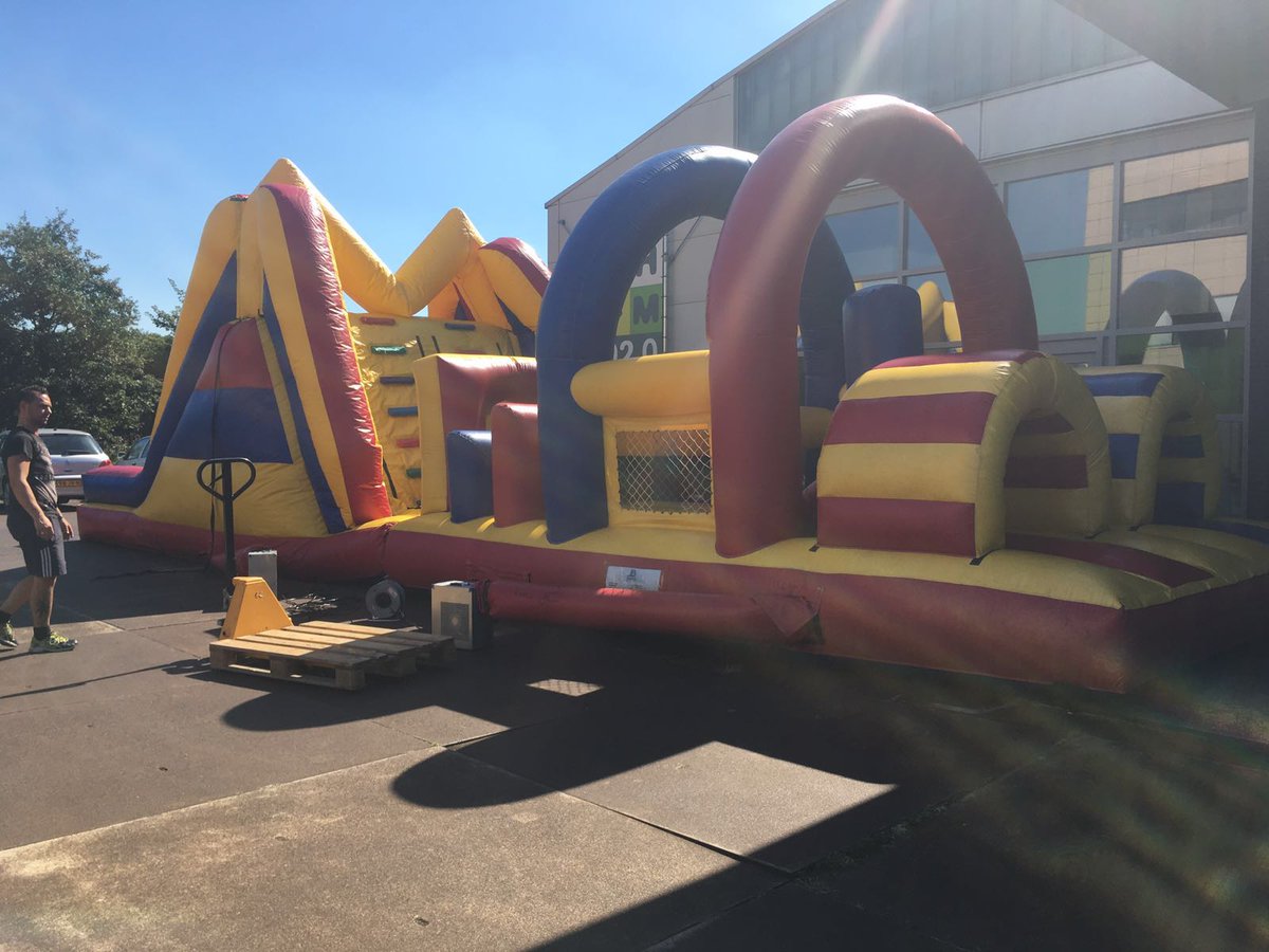 DenHaagFM's tweet photo. Young Agga bestaat 3 jaar en daarom vieren we een feestje! Vanaf 20.00 uur kun je op de stormbaan! #YoungAgga https://t.co/uFfQXiMbIE