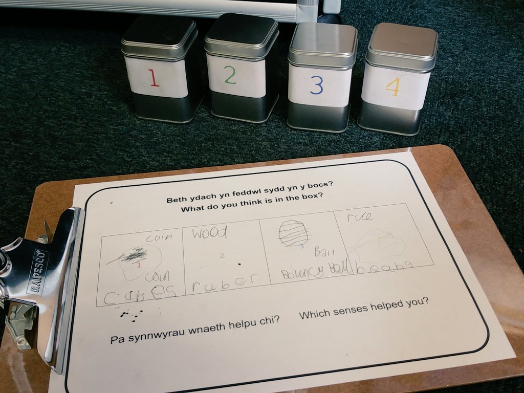 STEM_Becky's tweet image. Could you use your senses to work out what is in the boxes? #engineeringthinking @TalyllynRailway @RAEngNews