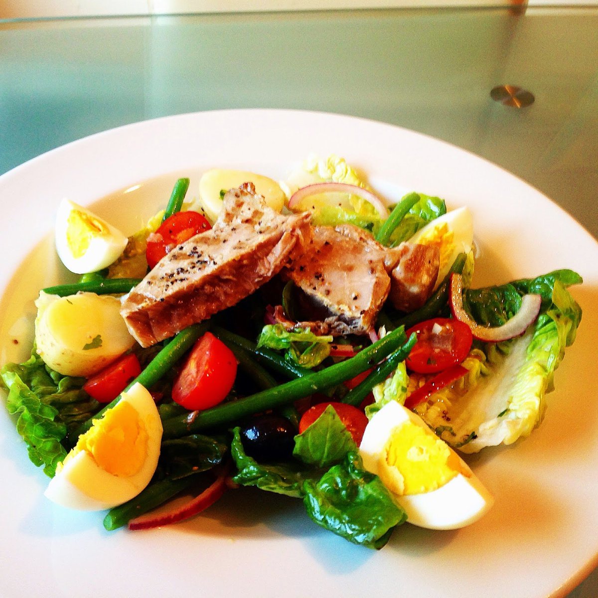 салаты для праздничного стола. тосканский салат панцанелла. нисуаз с тунцом. салаты первые вторые блюда. салаты первые вторые блюда.