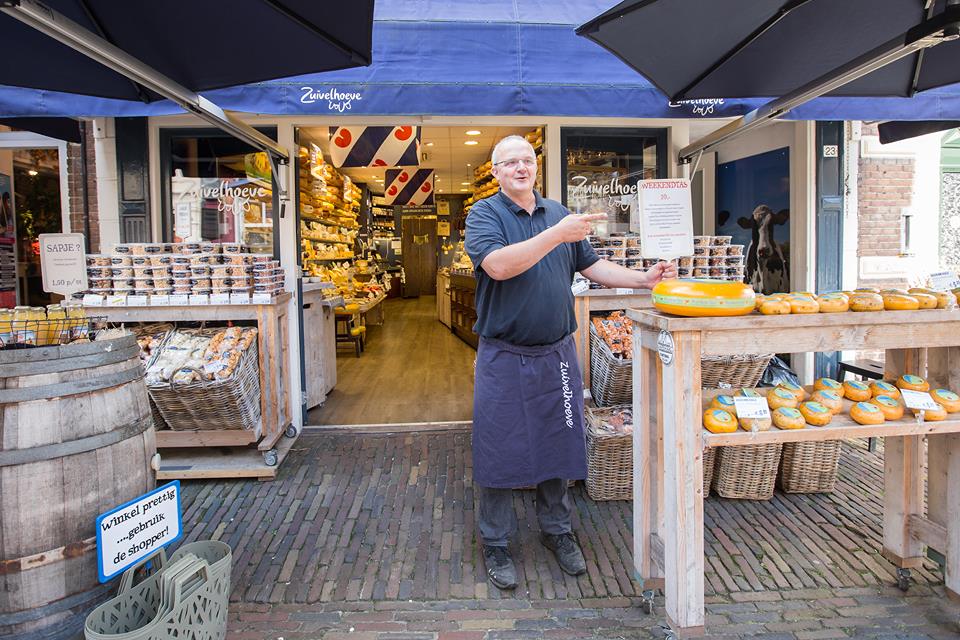 We gingen langs bij Zuivelhoeve Leeuwarden en maakten een portret van Anton en Willie! bit.ly/2bIwtJ7
