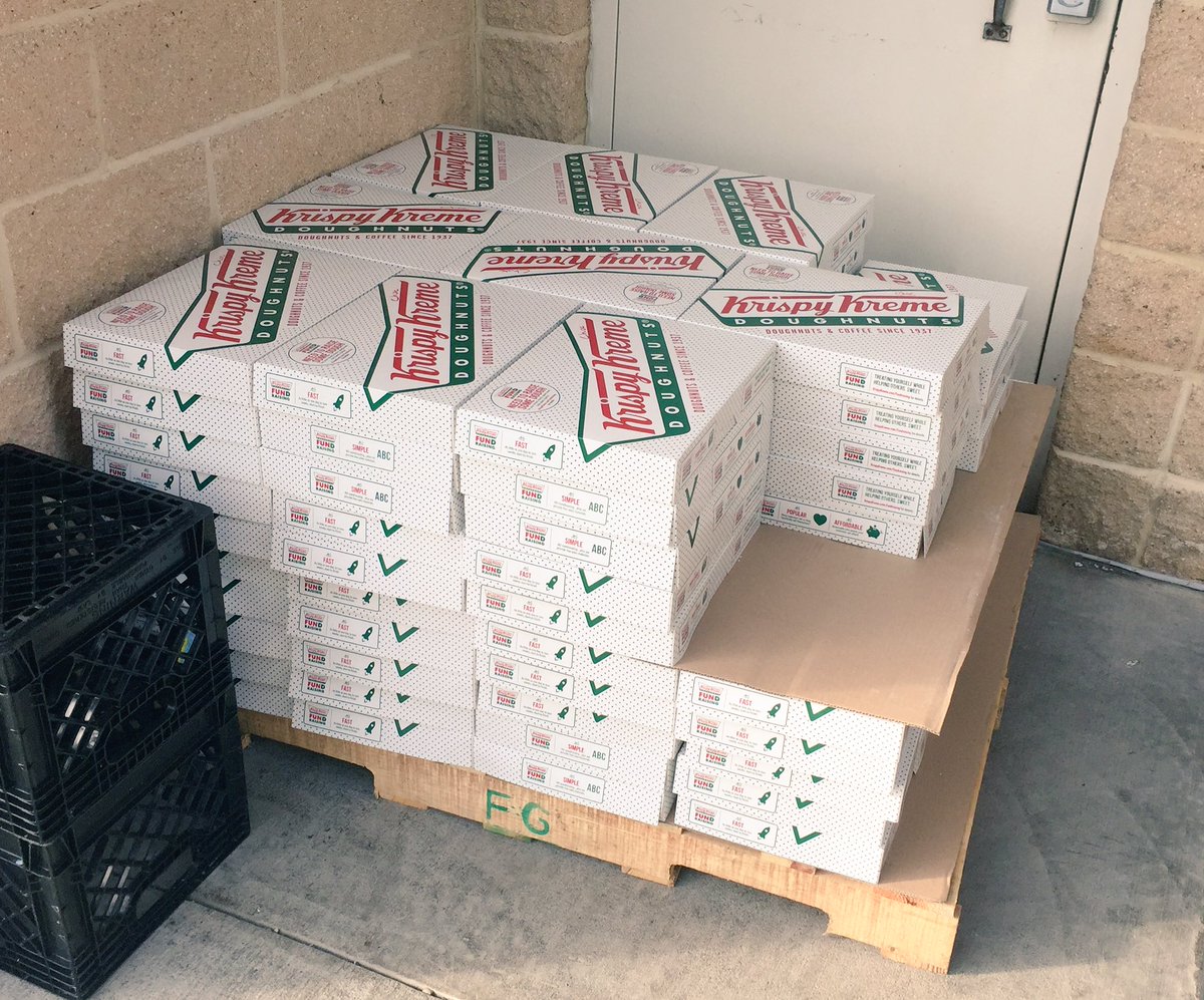 VCUYoungLife's tweet photo. 😳 🍩 Coming to a campus near you! Stop by grab &amp; a donut in the compass from 9:30-10:30! #vcuyl  #happyfirstday https://t.co/zuTx4yeY3e