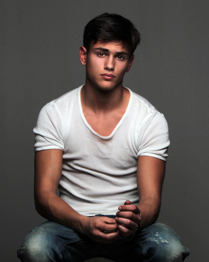 Creo que aquí dan RT a los nuevos. Yo me dedico a salvar vidas, o a destruirlas. Quién sabe, tal vez os sea de ayuda