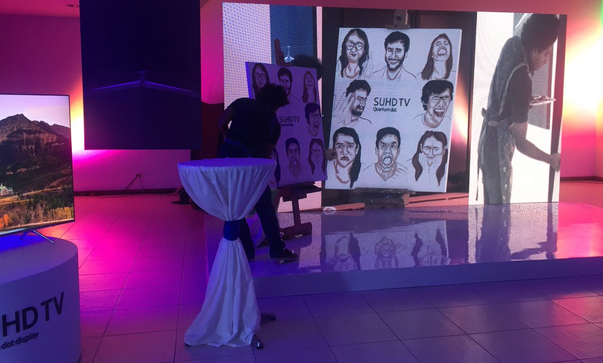 Lasmolinas7910's tweet photo. Ayer conociendo el Nuevo SUHDTV  de @SamsungCentroAm #thisisTv #tecnology #elsalvador #techsv https://t.co/GvJ1Z7vDQY