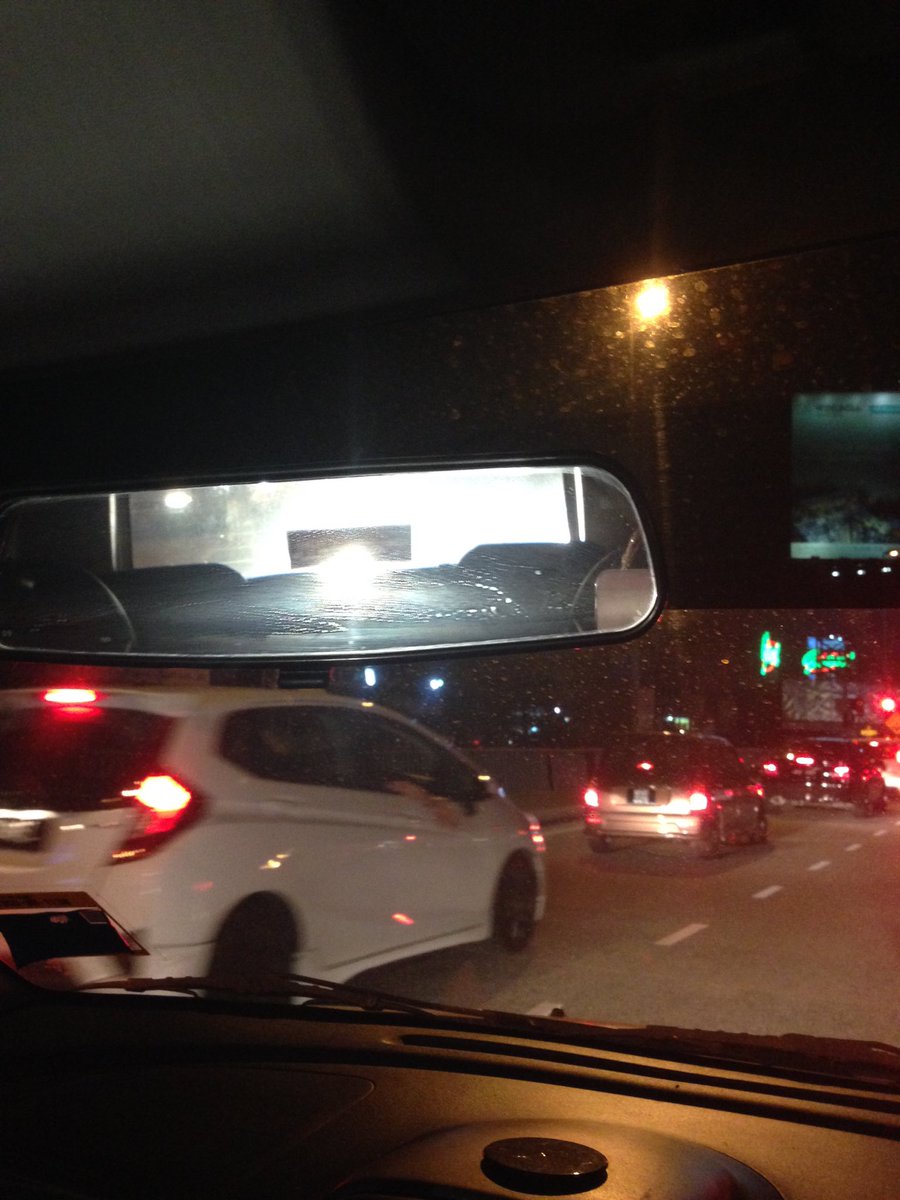 nuyune's tweet photo. Ni pakai lampu tinggi, jalan menuju neraka tu gelap sangat ke syaitan?? https://t.co/EZb2IQgojg